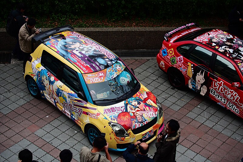 File:FF21 Hatsune Miku and K-On! itasha 20130216.jpg