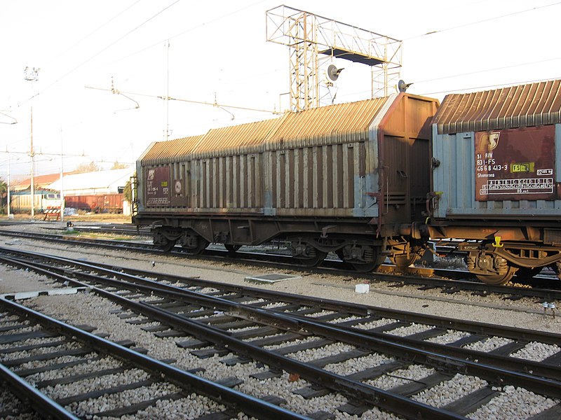 File:FS covered rail truck day 2.jpg