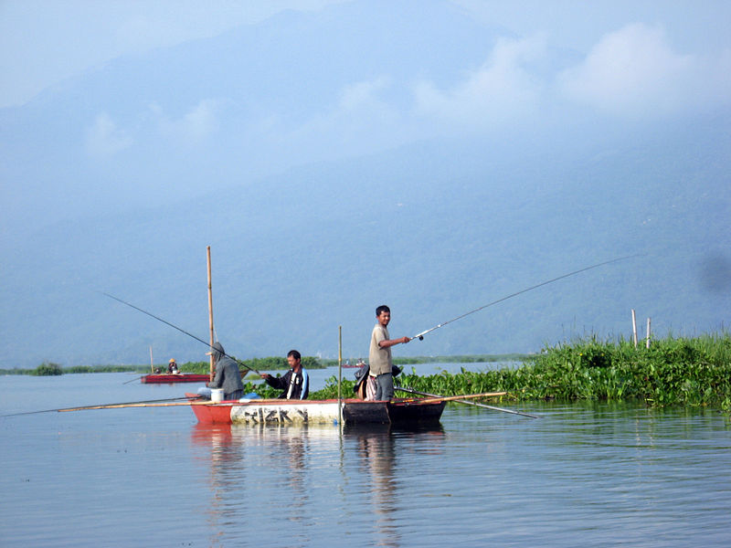 File:Fishermen on Rawa Pening.jpg