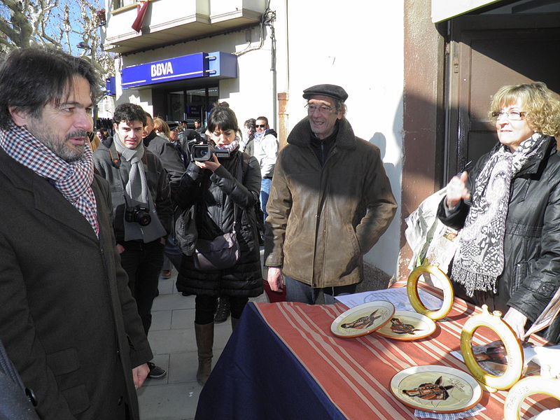 File:Flickr - Convergència Democràtica de Catalunya - Oriol Pujol visitant una parada de ceràmica a Balsareny.jpg