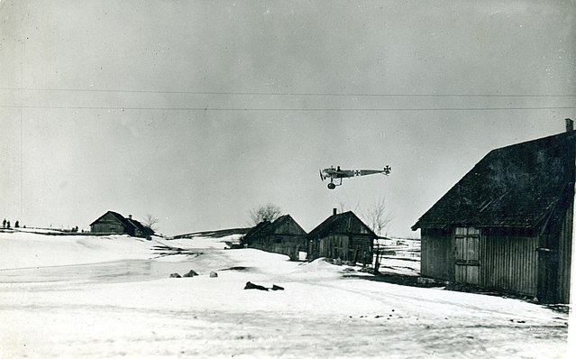 A Fokker E.II 35/15 from Feldflieger Abteilung 14 preparing to land on the Eastern Front.