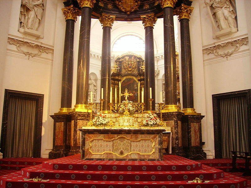 File:Fulda Dom St. Salvator & Bonifatius Innen Hochaltar 3.JPG