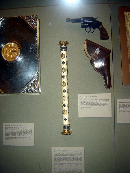 File:Göring weapon and baton.jpg