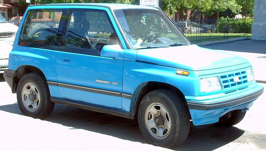 *** Geo *** 1024px-Geo_Tracker_2-Door