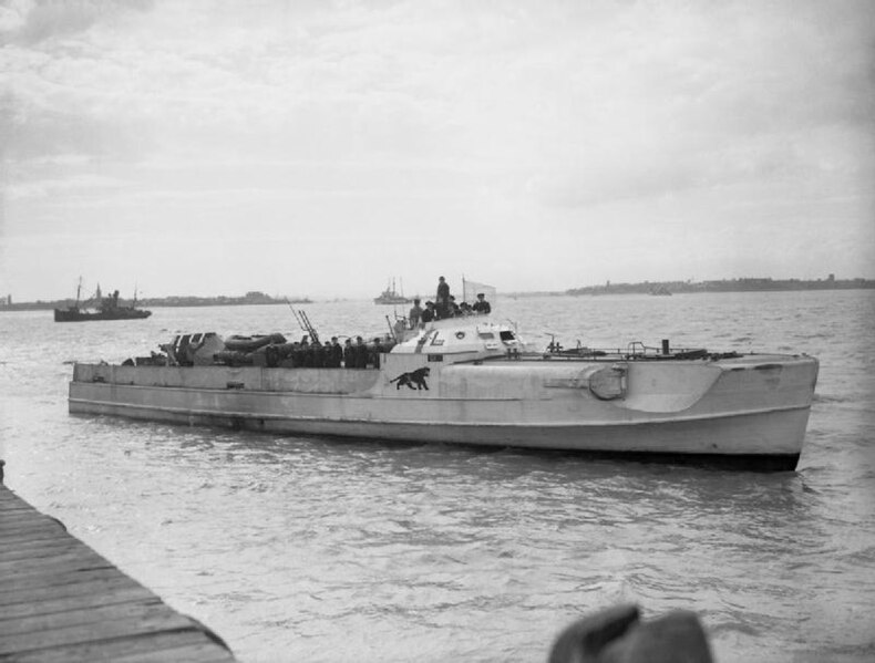 File:German E-Boat S 204 surrenders at Felixstowe on 13 May 1945.jpg