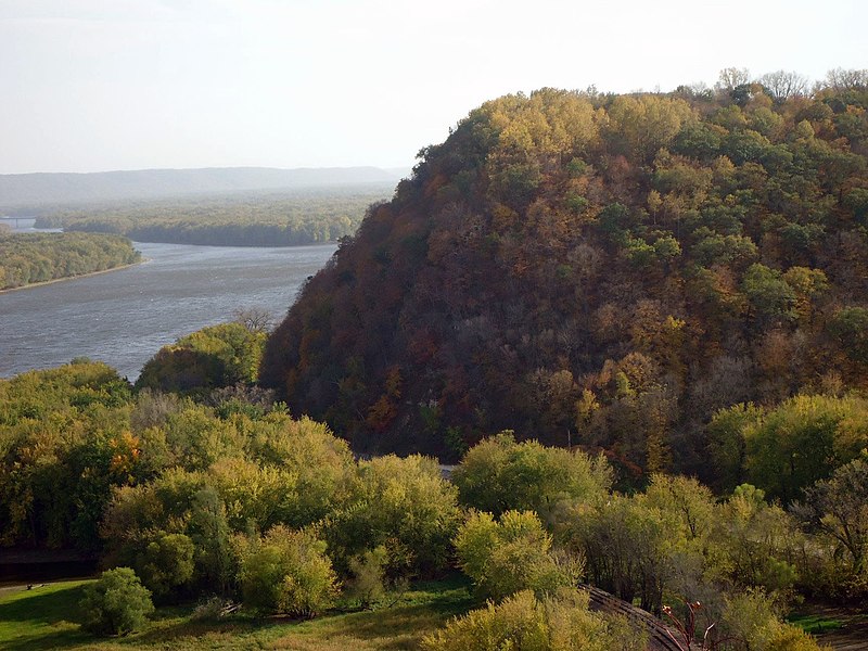 File:Gfp-iowa-effigy-mounds-scenic-view-of-the-mississippi.jpg