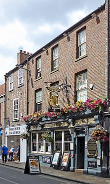 Golden Lion, York (29588655172).jpg