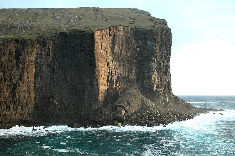 File:Grímsfjall seen from Nordbergseidi, Hvalba, Faroe Islands.jpg