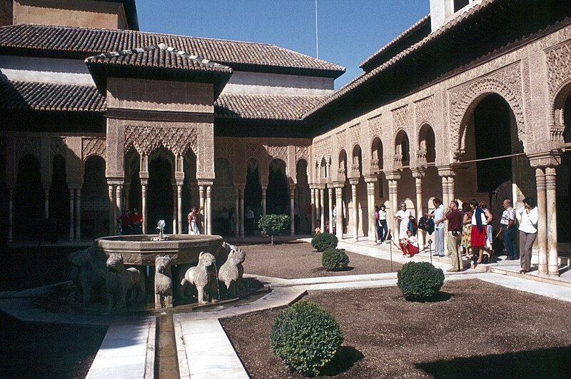 File:Granada-140-Alhambra-Loewenhof-NO-Ecke-1983-gje.jpg