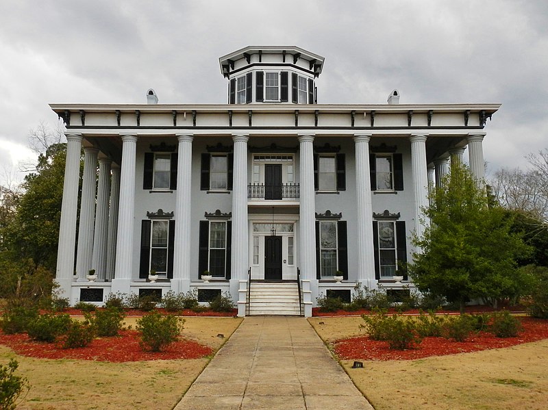 File:Grey Columns Tuskegee, Alabama.JPG