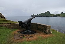 Canon Mark III QF' de 114 mm, calibre intermédiaire de la Royal Navy, se trouvant sur Hirta et pointé sur Dùn.