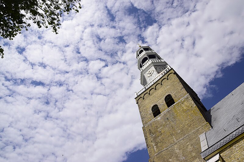 File:HINDELOOPEN GROTE KERK TOREN.jpg