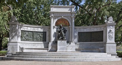 Cómo llegar a Samuel Hahnemann Monument en transporte público - Sobre el lugar