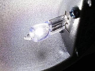 <span class="mw-page-title-main">Halogen lamp</span> Incandescent lamp variety
