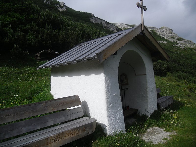 File:Halsl-Kapelle.jpg