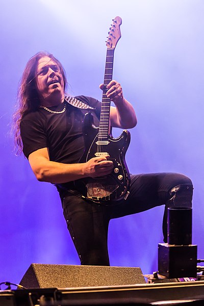 File:Hammerfall Rockharz 2018 30.jpg