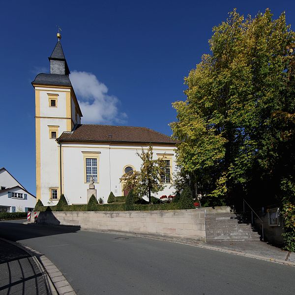 File:Hassenberg-Schloßkirche-Süd.jpg