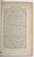 y élever sa chaumière au toit touffu, bien qu’il fût un peu éloigné de ce qu’on pouvait appeler à cette époque, le centre du village. Après un laps de trente ou quarante ans, la ville croissant toujours, le site occupé par cette espèce de hutte, excita la convoitise d’un éminent et puissant personnage qui, en vertu d’une concession décrété par la législature de l’État, revendiquait la propriété, non-seulement du morceau de terre occupé par Matthew Maule, mais d’une grande étendue de terrain située tout à l’entour. Ce prétendant, le colonel Pyncheon, était, d’après tout ce qu’on sait de lui, doué d’une volonté de fer. Matthew Maule, en revanche, s’entêta, malgré son obscurité, à défendre ce qu’il regardait comme son droit ; et pendant plusieurs années il réussit à garantir de l’invasion ce lambeau de terre (un are ou deux) qu’il avait détaché de la forêt-vierge, pour en faire l’emplacement de sa demeure et de son jardin. Sur ce procès il ne reste aucun document écrit. Tout ce qu’on en sait est de tradition. Il serait donc téméraire, peut-être injuste, de se prononcer définitivement sur les droits respectifs des parties. Tout au plus pouvons-nous légitimement soupçonner que le colonel Pyncheon étendait quelque peu au delà de ses véritables limites, la concession qu’il avait obtenue, afin d’y comprendre la modeste propriété de Matthew Maule. Ce qui semblerait le prouver, c’est que, malgré l’inégalité sociale des deux antagonistes, et bien qu’ils vécussent à une époque où l’influence personnelle était bien autrement puissante que nous ne la voyons maintenant, le litige dura plusieurs années et ne fut terminé que par la mort de l’une des deux parties, celle qui occupait le sol dis-