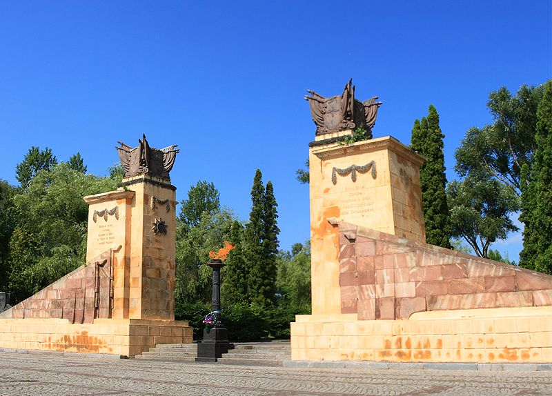 File:Hill of Glory in Lviv - memorial.jpg