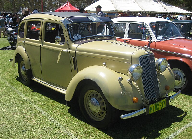 File:Hillman Minx Saloon of 1937.JPG