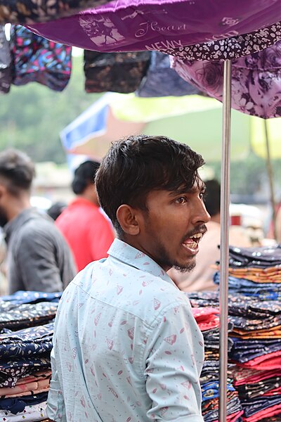 File:Holiday Market at Motijheel,Dhaka 56.jpg