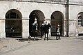 Français : Relève équine des w:fr:Horse Guards au bâtiment des Horse Guards