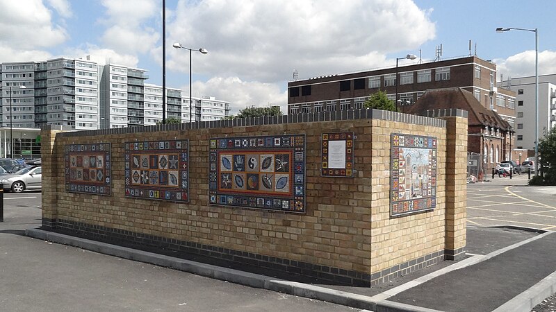 File:Hounslow mosaics 2468.jpg