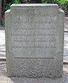 nrf: Par Howard Davis, Jèrri - monument English: Howard Davis Park, Jersey - memorial stone
