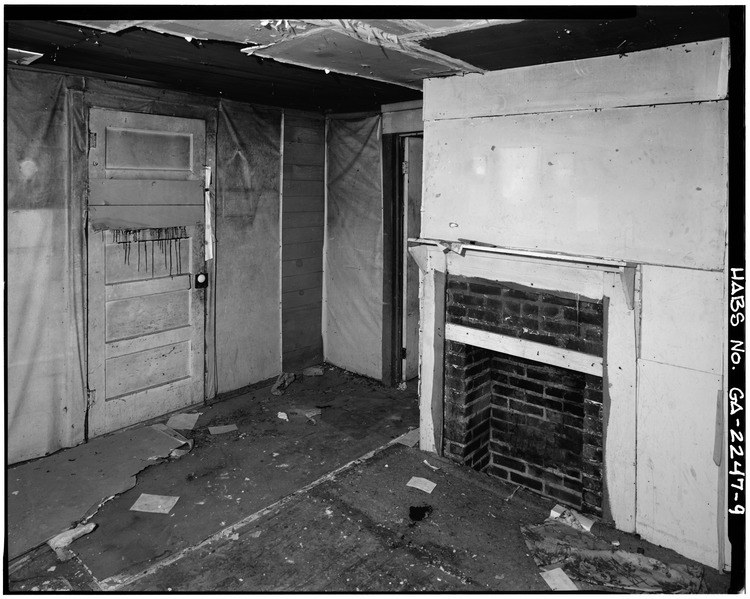 File:INTERIOR- REAR RIGHT, FACING NW 300 DEGREES - 605 Simmons Avenue (House), Milledgeville, Baldwin County, GA HABS GA,5-MILG,10-9.tif