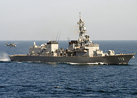 2007년 2월 12일, 일본 해상자위대의 DD-112 마키나미가 아라비아해에서 해상작전중이다