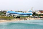 מטוס KLM 747-400 בגישה לנחיתה מאמסטרדם