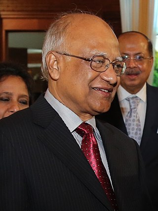 <span class="mw-page-title-main">Khandaker Mosharraf Hossain (BNP)</span> Bangladeshi politician