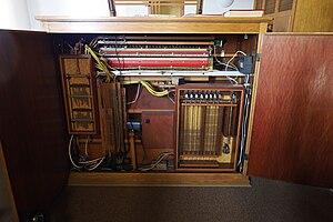 Kirchhain - kath St Elisabeth - Orgel - Spieltisch 6.jpg