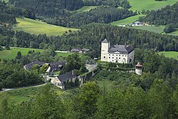 Kranichberg Burg und Nebengebäude 01.jpg