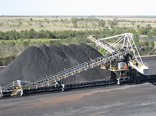 <span class="mw-page-title-main">Stacker</span> Large machine used in bulk material handling