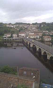 Vue en plongée depuis le côté de L'Isle-Jourdain, en juin 2012.