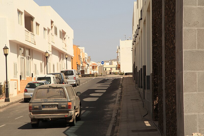 File:La Oliva El Cotillo - Calle Pinito de Oro 02 ies.jpg