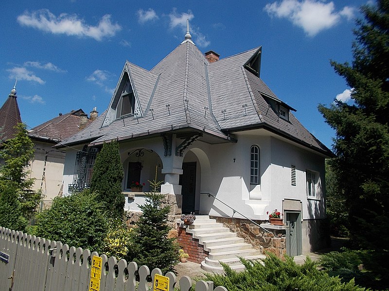 File:Listed villa. - 7 Teleki László Street, Széchenyiváros, 2016 Hungary.jpg