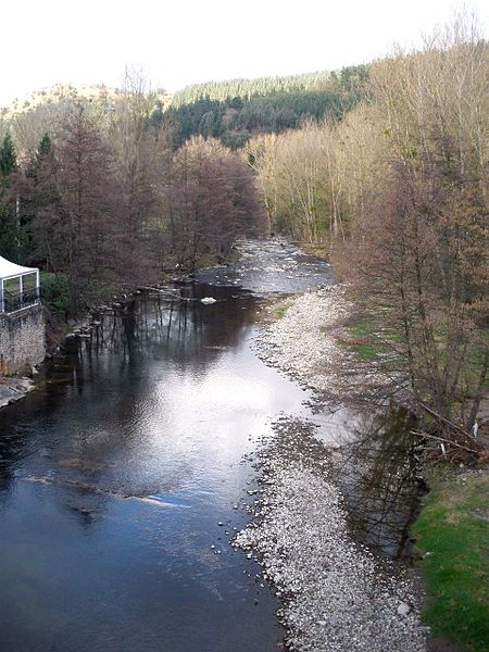 File:Llodio, río Nervión a su paso por Anuntzibai 3.jpg