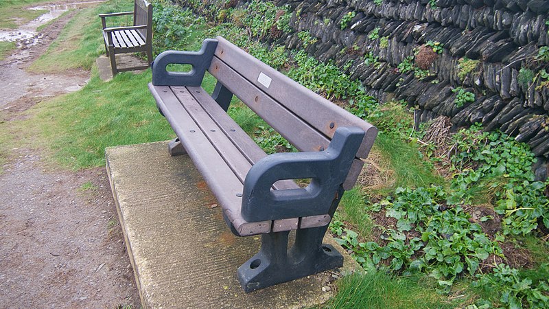 File:Long shot of the bench (OpenBenches 3770-1).jpg