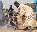 Lucha entre clanes de la tribu Mundari, Terekeka, Sudán del Sur, 2024-01-29, DD 131