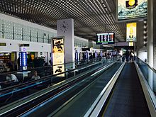 Central corridor at T2.