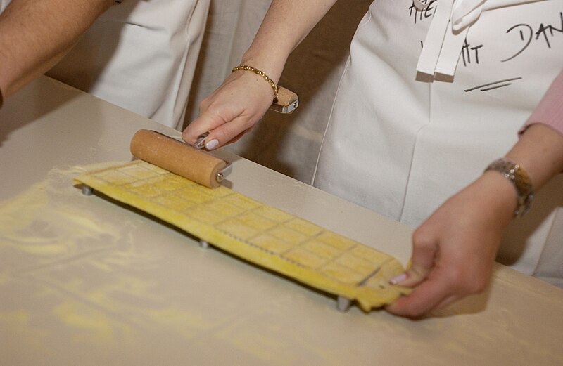 File:Making Ravioli-004.jpg