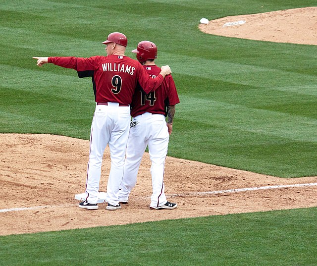 Williams (left) as third base coach with the Diamondbacks in 2011
