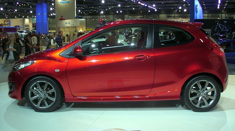 File:Mazda2 Dreitürer Seite.JPG