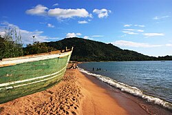 Strand am Malawisee in der Mbamba Bucht