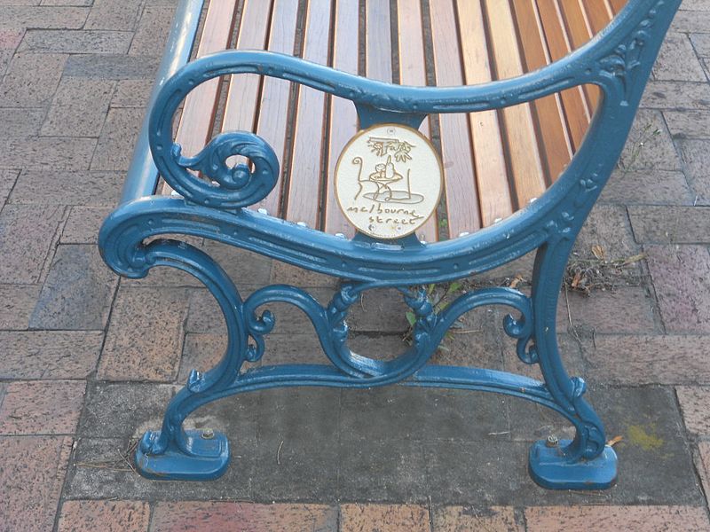 File:Melbourne St Bench (5468311266).jpg