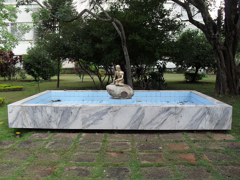 File:Monument in front of Brazilian Ministry of Defense (Navy) 3.jpg