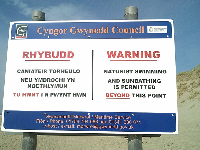 File:Morfa Dyffryn naturist beach sign.jpg