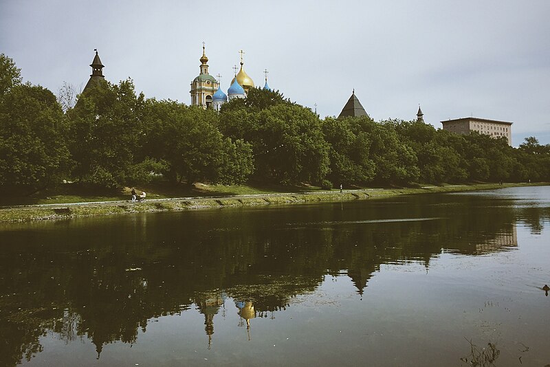 File:Moscow, Novospassky Pond (19187613611).jpg